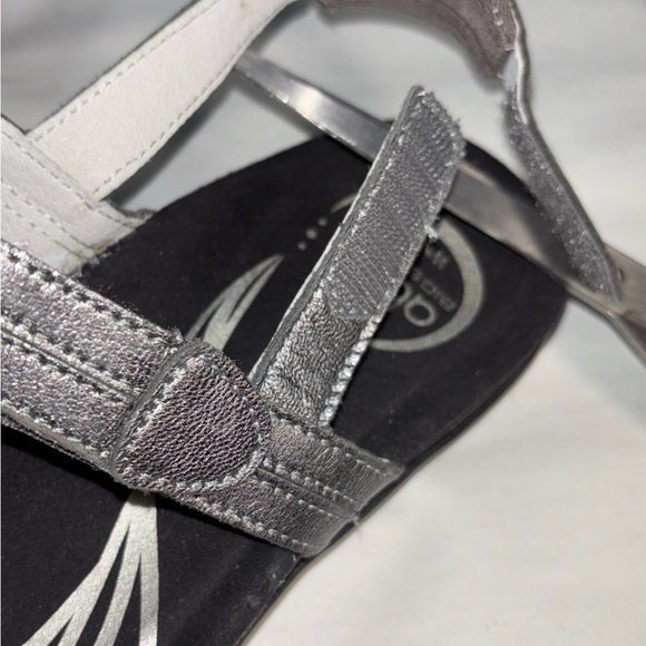 Abeo Bio Systems Women's Metallic 2 Toned Silver Strappy Adjustable Sandals New - Picture 6 of 7